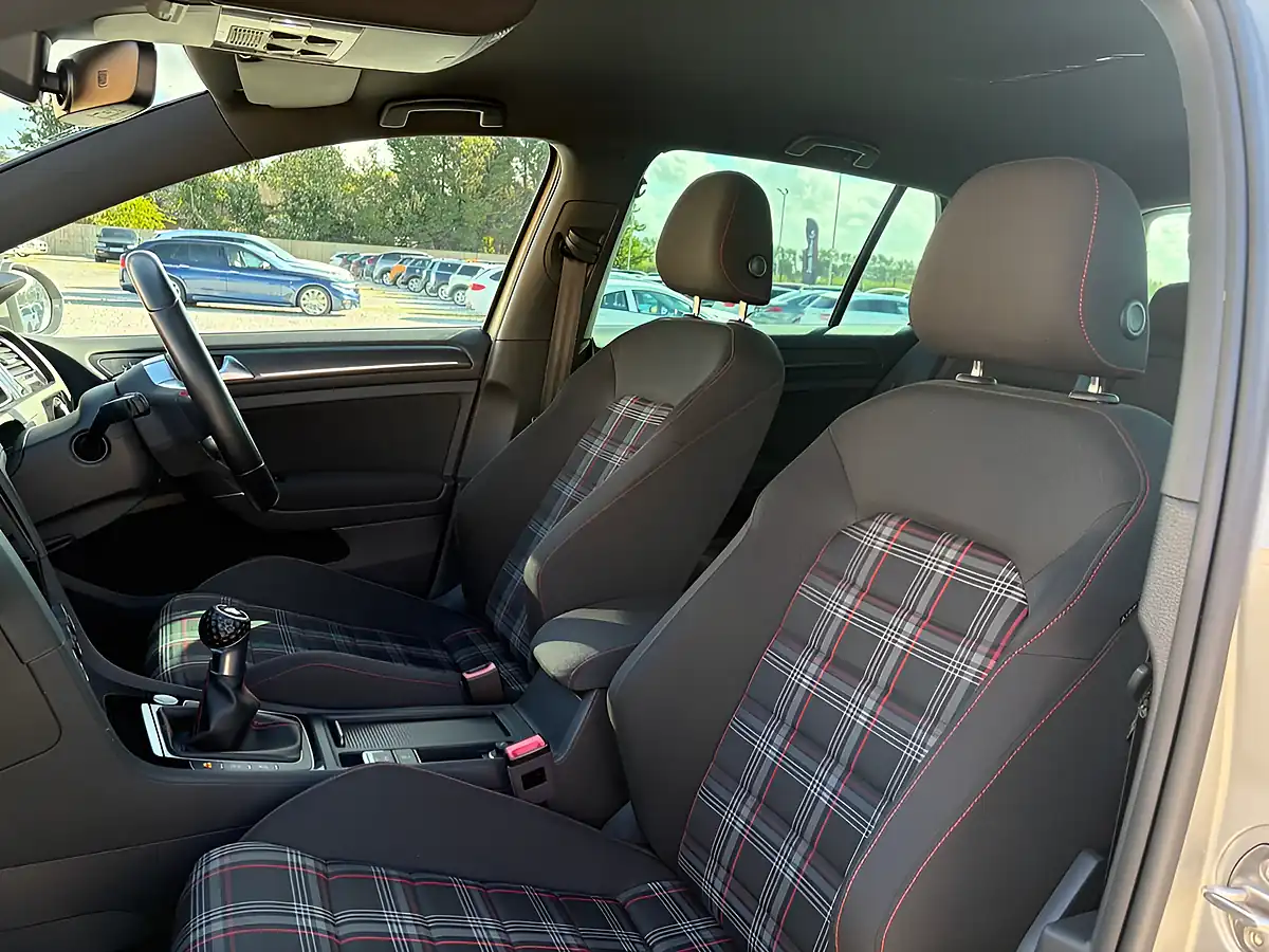 Used 2018 Volkswagen Golf GTI Gold - Interior and Exterior details 14