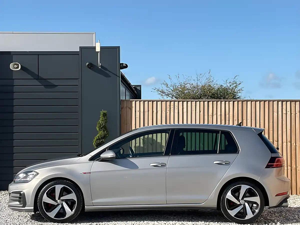 Used 2018 Volkswagen Golf GTI Gold - Interior and Exterior details 4
