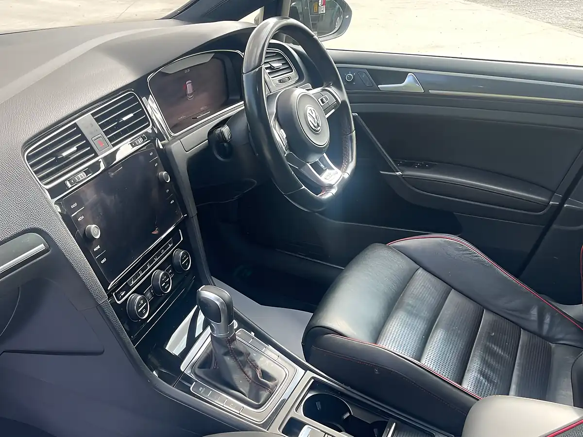 Used 2018 Volkswagen Golf GTI Performance Black - Interior and Exterior details 10