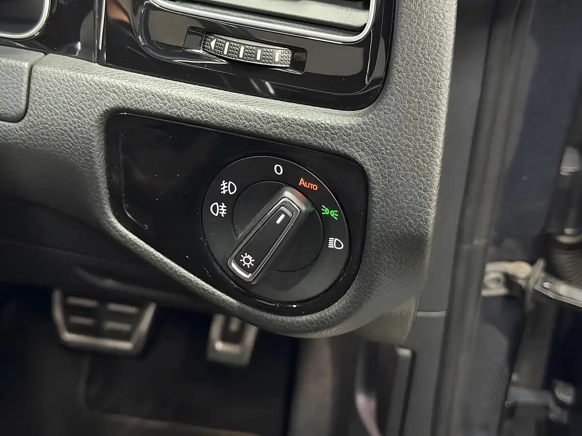 Used 2018 Volkswagen Golf GTI Performance Blue - Interior and Exterior details 17