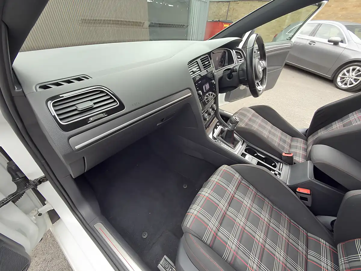 Used 2018 Volkswagen Golf GTI Performance White - Interior and Exterior details 18