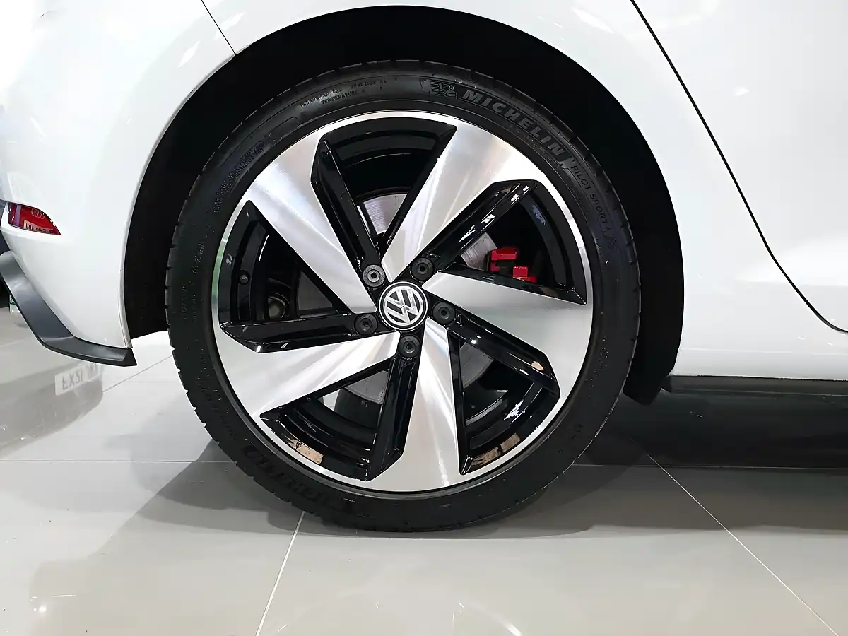 Used 2018 Volkswagen Golf GTI Performance White - Interior and Exterior details 15