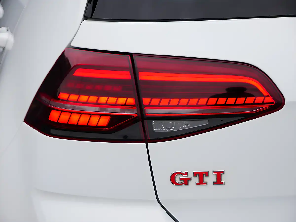 Used 2018 Volkswagen Golf GTI Performance White - Interior and Exterior details 15