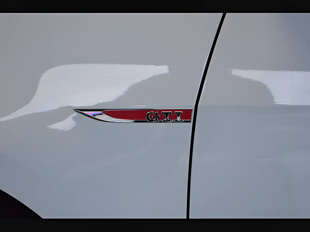 Used 2018 Volkswagen Golf GTI Pure White - Interior and Exterior details 17