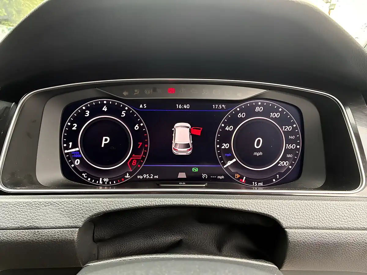 Used 2018 Volkswagen Golf GTI Silver - Interior and Exterior details 14