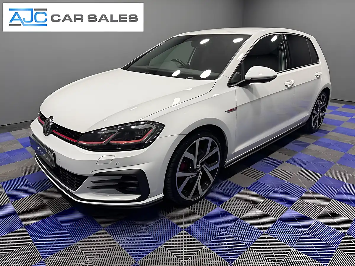Used 2018 Volkswagen Golf GTI White - Front View