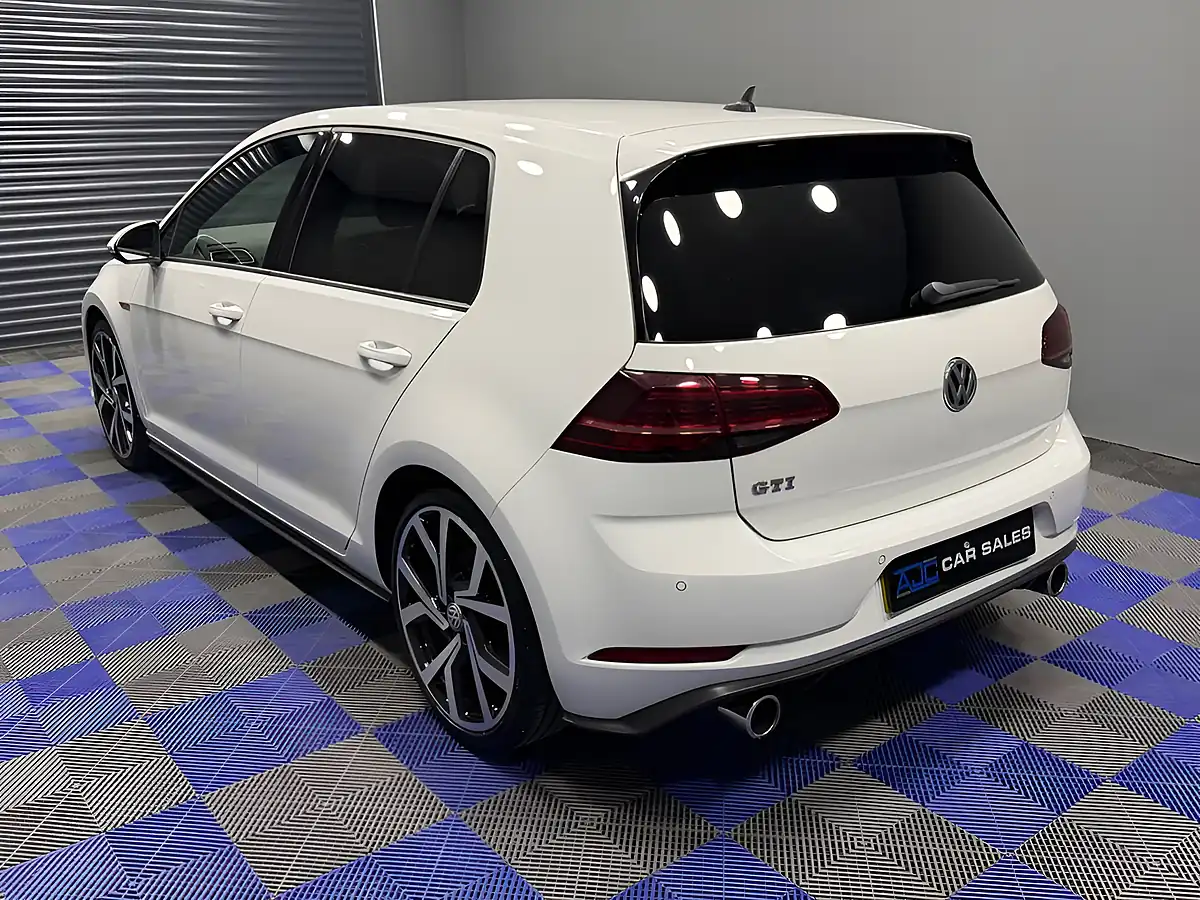 Used 2018 Volkswagen Golf GTI White - Interior and Exterior details 10