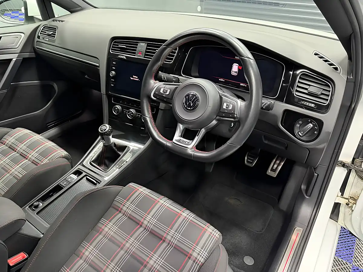 Used 2018 Volkswagen Golf GTI White - Interior and Exterior details 17