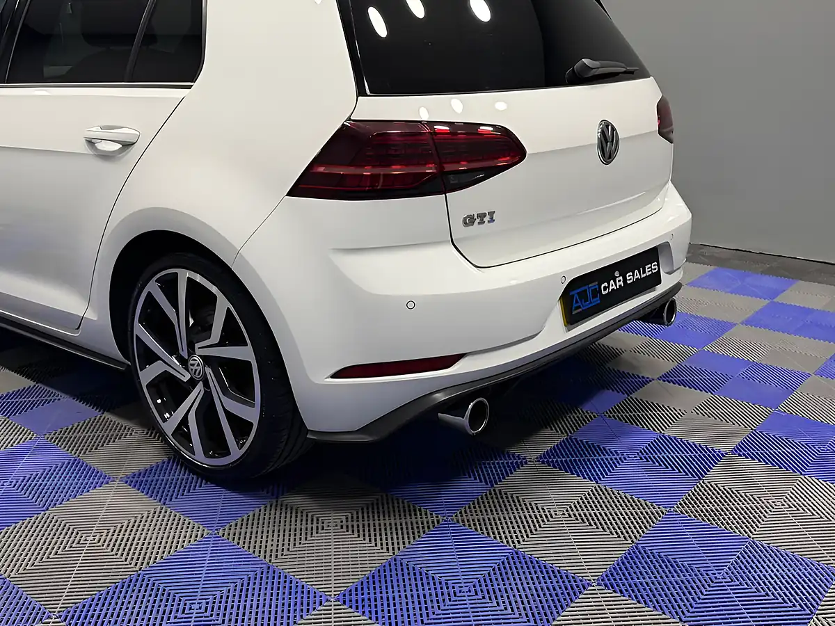 Used 2018 Volkswagen Golf GTI White - Interior and Exterior details 9