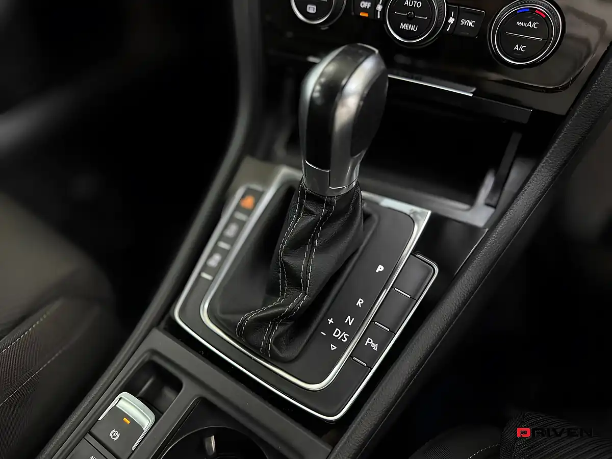 Used 2018 Volkswagen Golf R Black - Interior and Exterior details 12