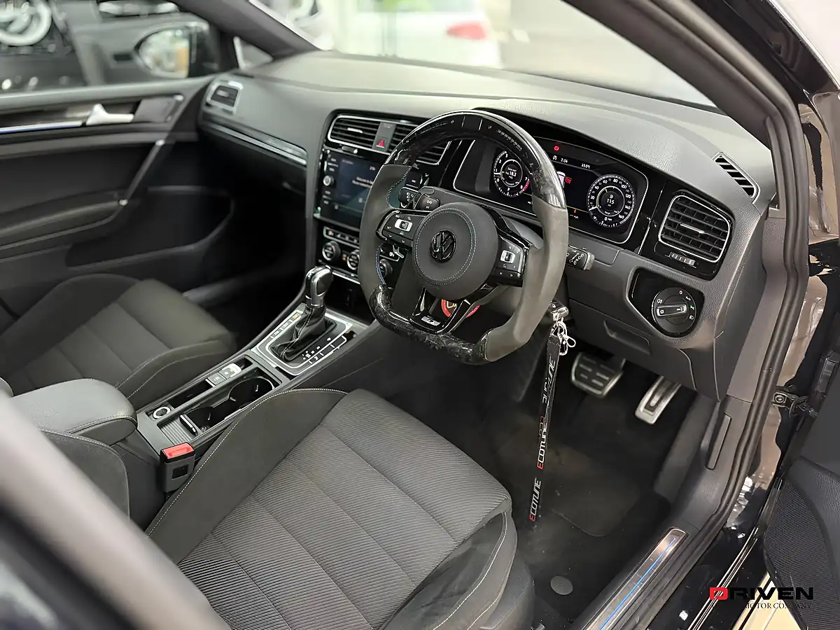 Used 2018 Volkswagen Golf R Black - Interior and Exterior details 4