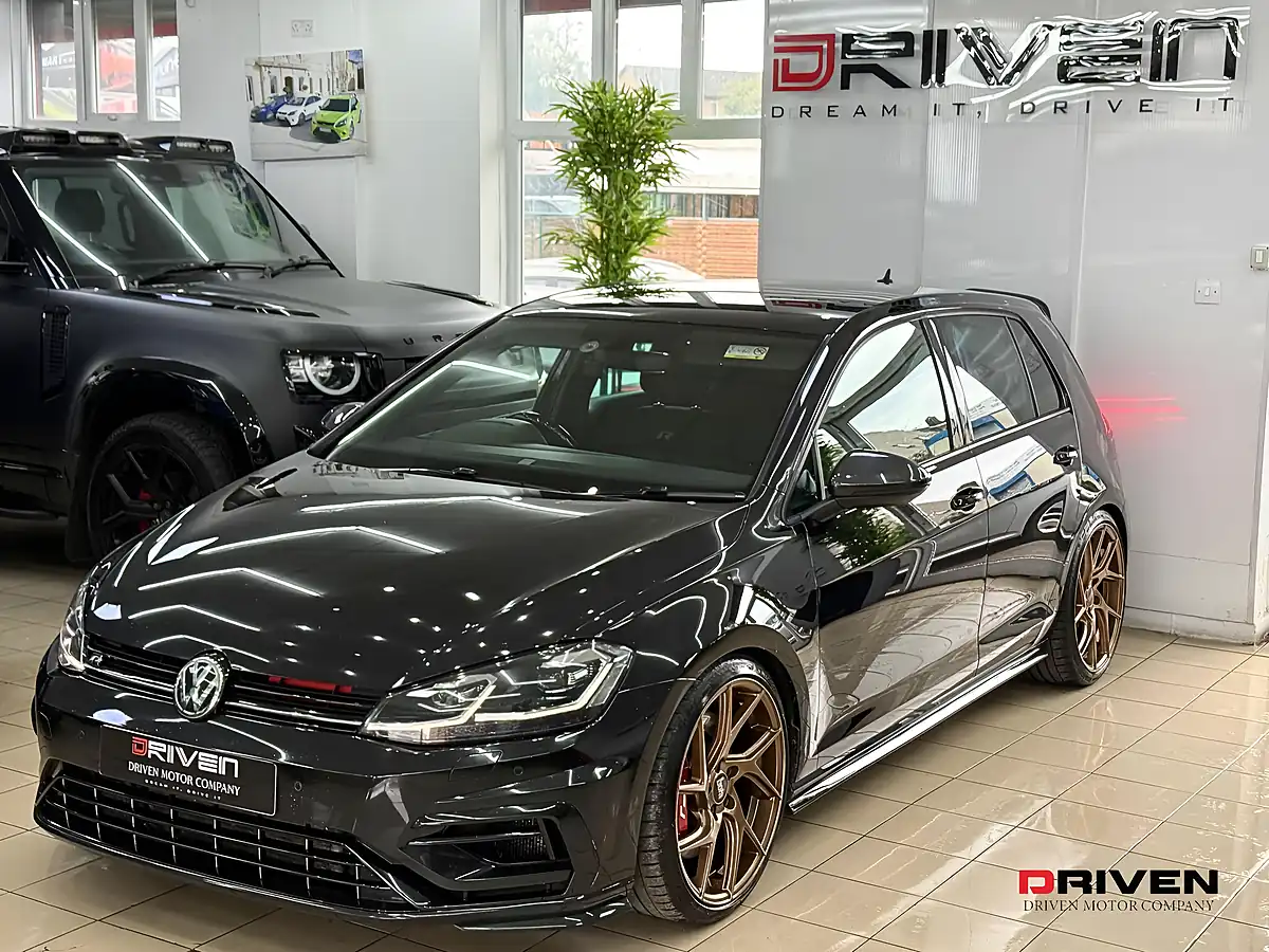 Used 2018 Volkswagen Golf R Black - Interior and Exterior details 6
