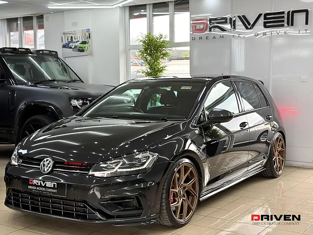Used 2018 Volkswagen Golf R Black - Interior and Exterior details 9