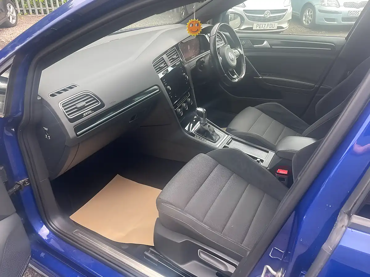 Used 2018 Volkswagen Golf R Blue - Interior and Exterior details 11