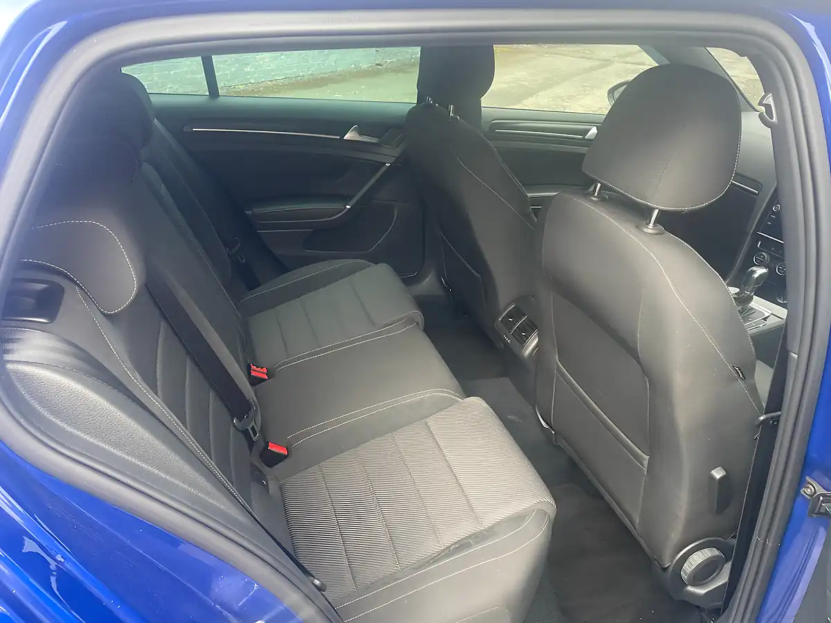 Used 2018 Volkswagen Golf R Blue - Interior and Exterior details 12