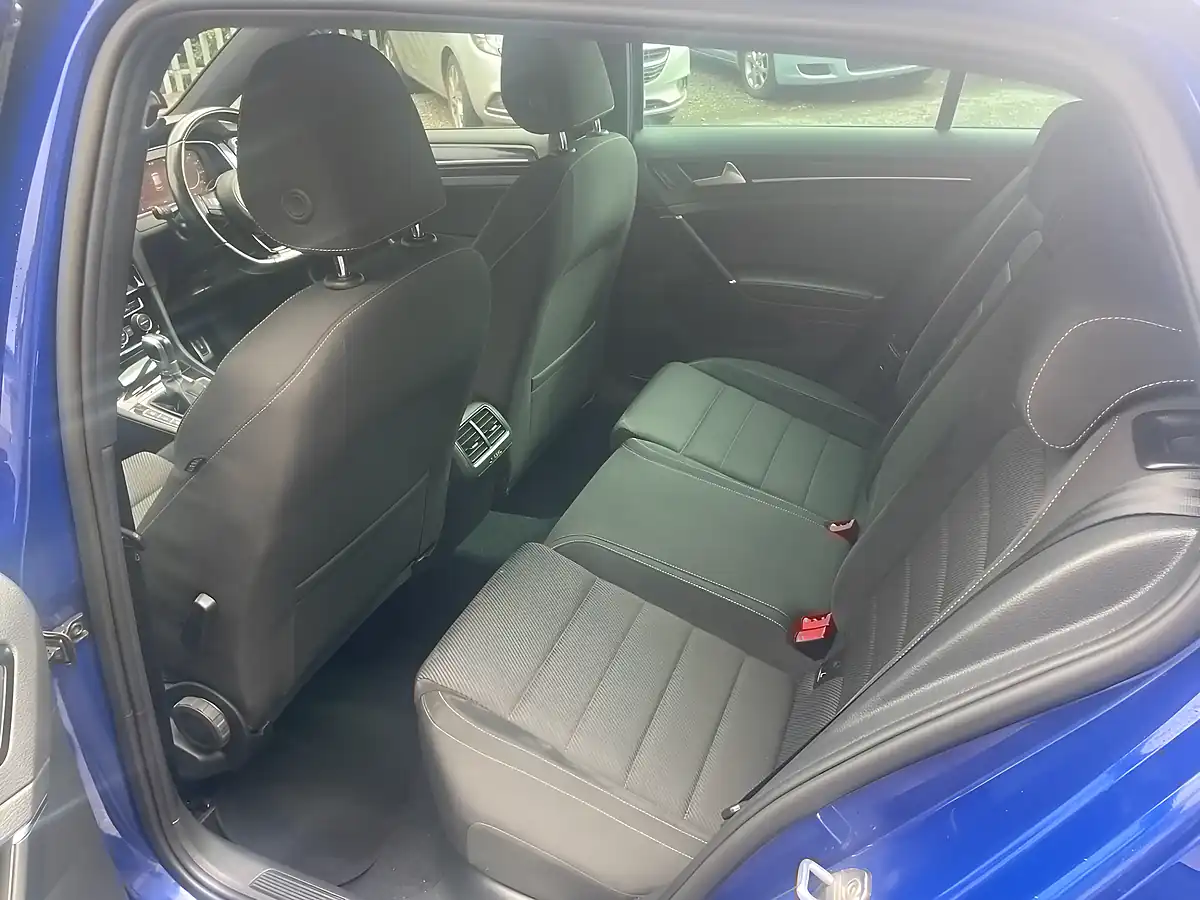 Used 2018 Volkswagen Golf R Blue - Interior and Exterior details 13