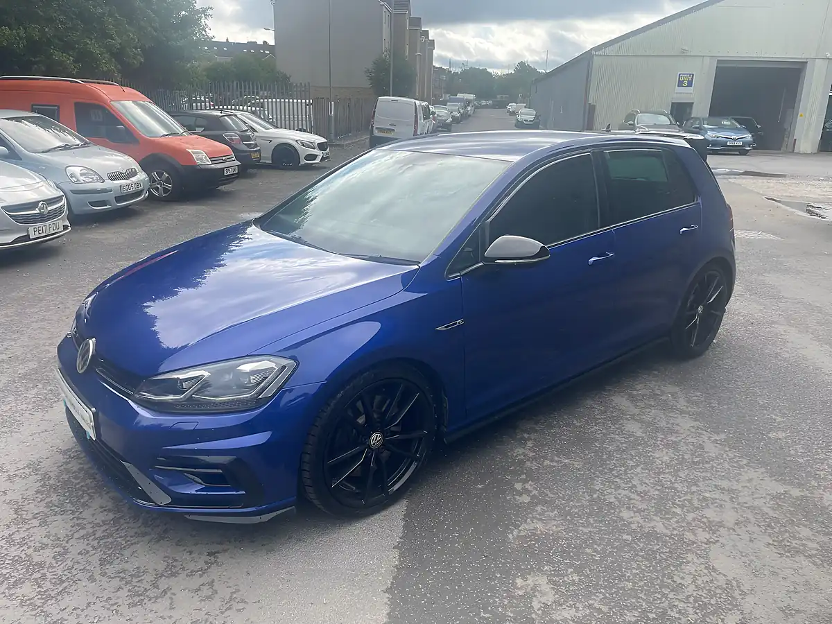 Used 2018 Volkswagen Golf R Blue - Interior and Exterior details 3