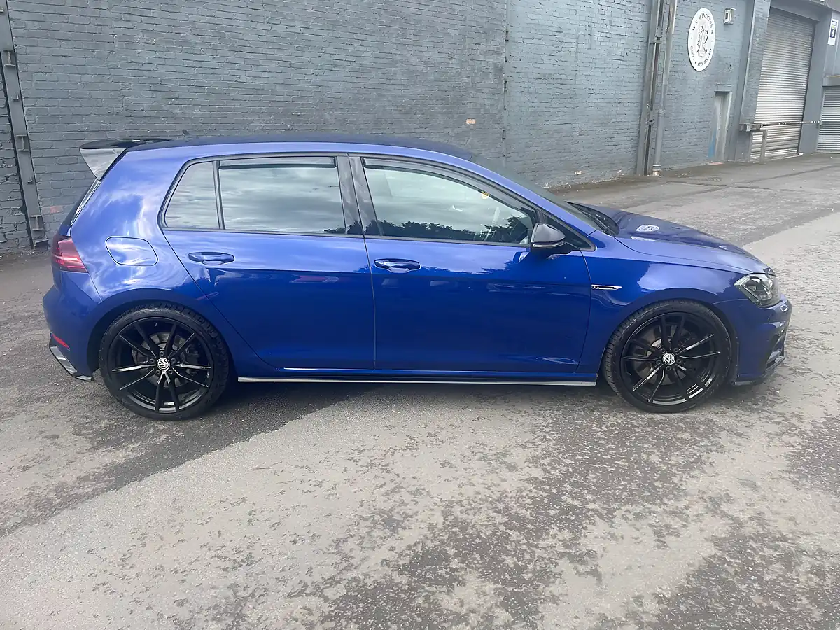 Used 2018 Volkswagen Golf R Blue - Interior and Exterior details 7