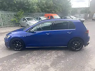 Used 2018 Volkswagen Golf R Blue - Interior and Exterior details 9