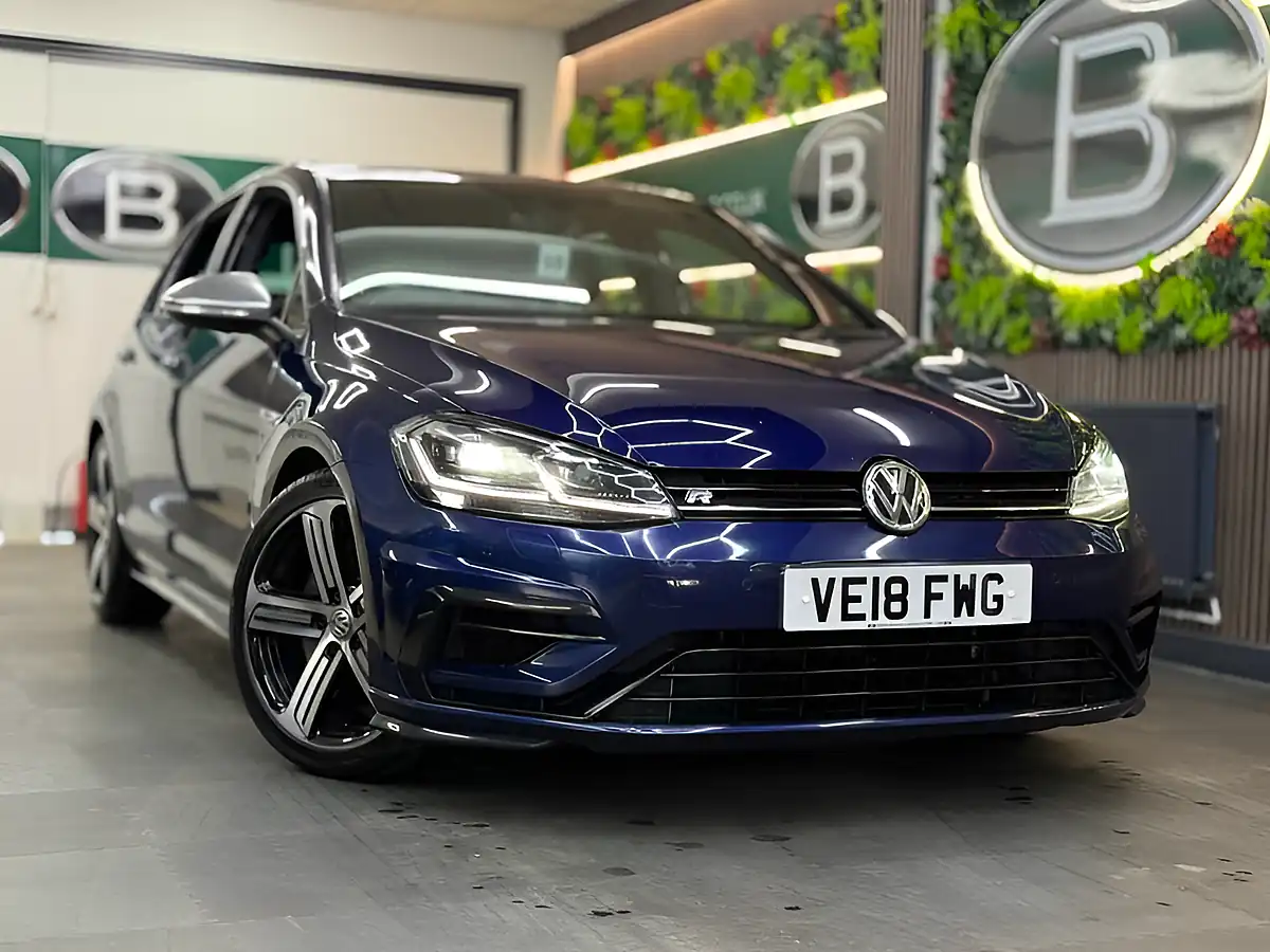 Used 2018 Volkswagen Golf R Blue - Front View