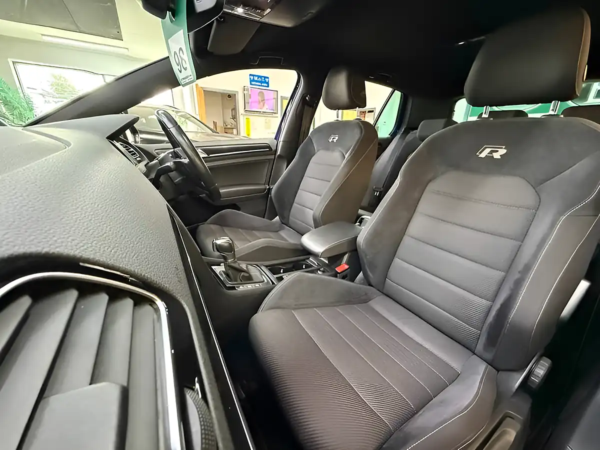 Used 2018 Volkswagen Golf R Blue - Interior and Exterior details 13