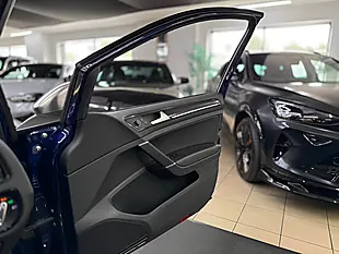 Used 2018 Volkswagen Golf R Blue - Interior and Exterior details 16