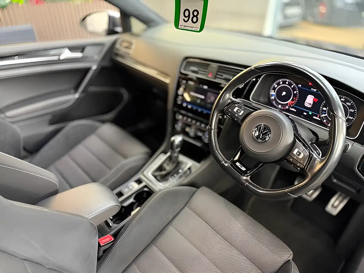 Used 2018 Volkswagen Golf R Blue - Interior and Exterior details 19