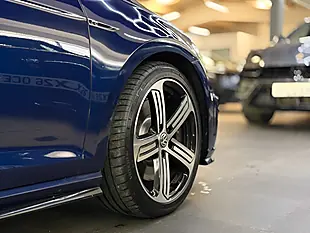 Used 2018 Volkswagen Golf R Blue - Interior and Exterior details 9