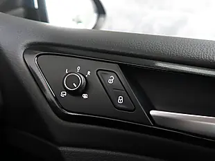 Used 2018 Volkswagen Golf R Blue - Interior and Exterior details 13