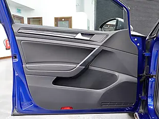 Used 2018 Volkswagen Golf R Blue - Interior and Exterior details 16