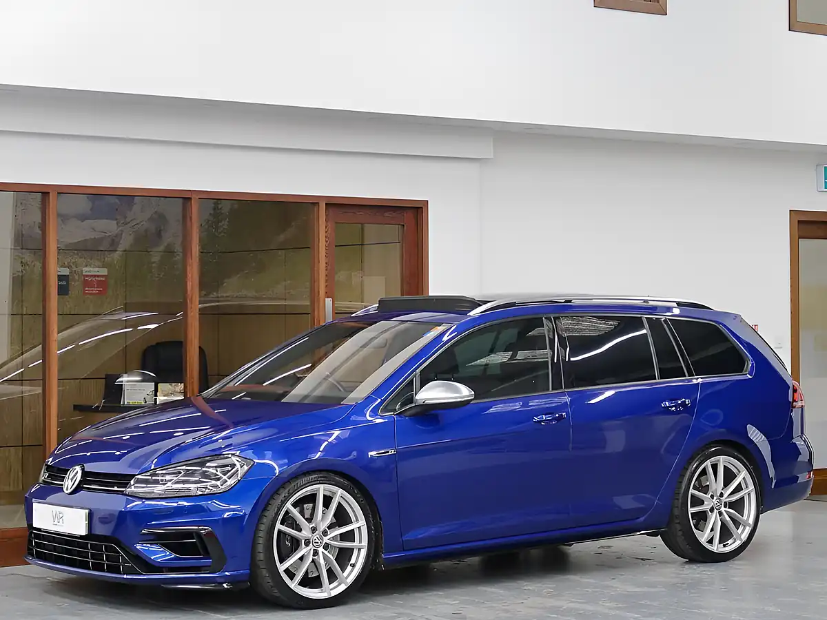 Used 2018 Volkswagen Golf R Blue - Interior and Exterior details 3