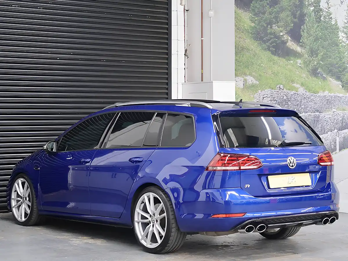 Used 2018 Volkswagen Golf R Blue - Interior and Exterior details 8