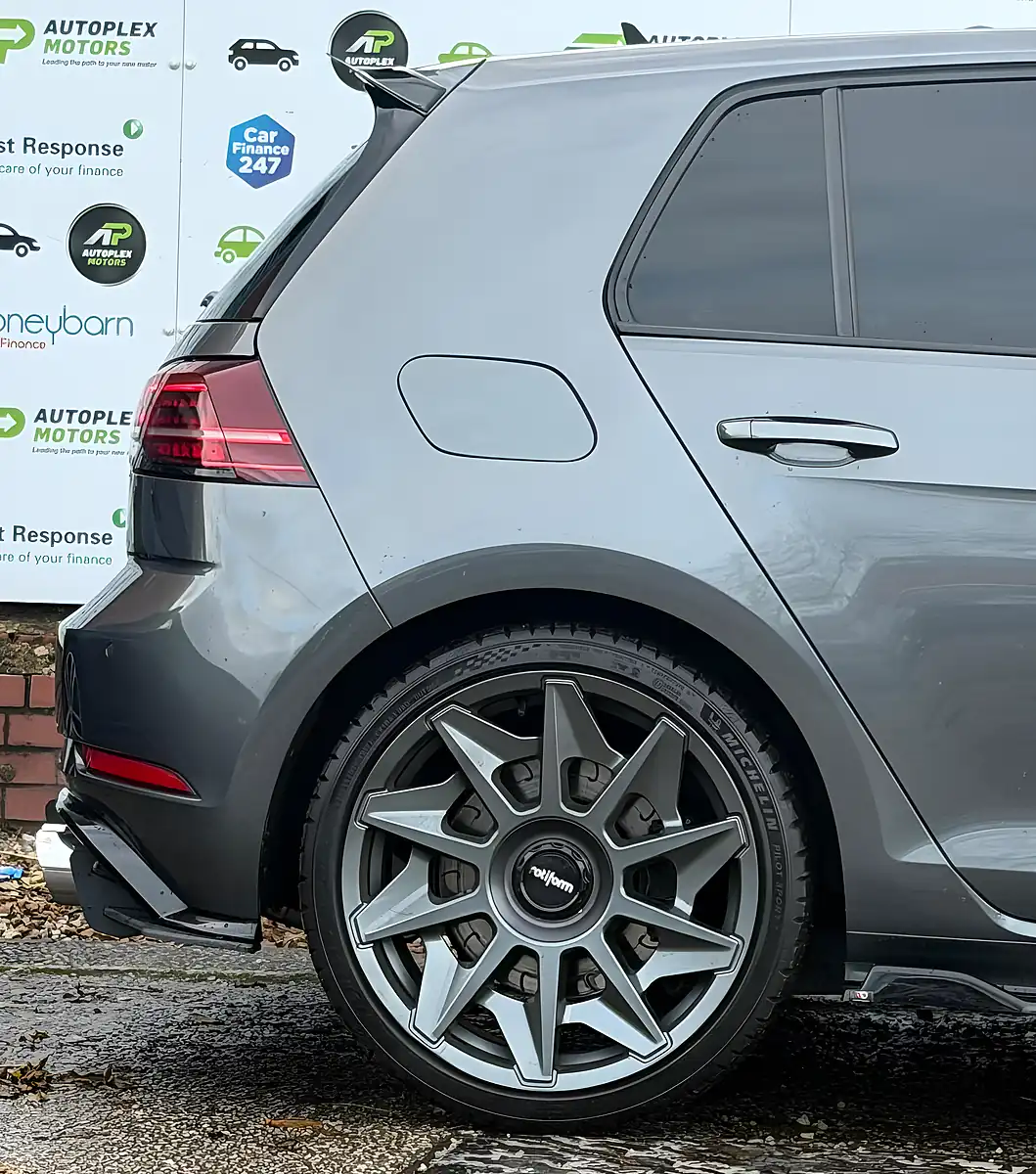 Used 2018 Volkswagen Golf R Grey - Interior and Exterior details 15