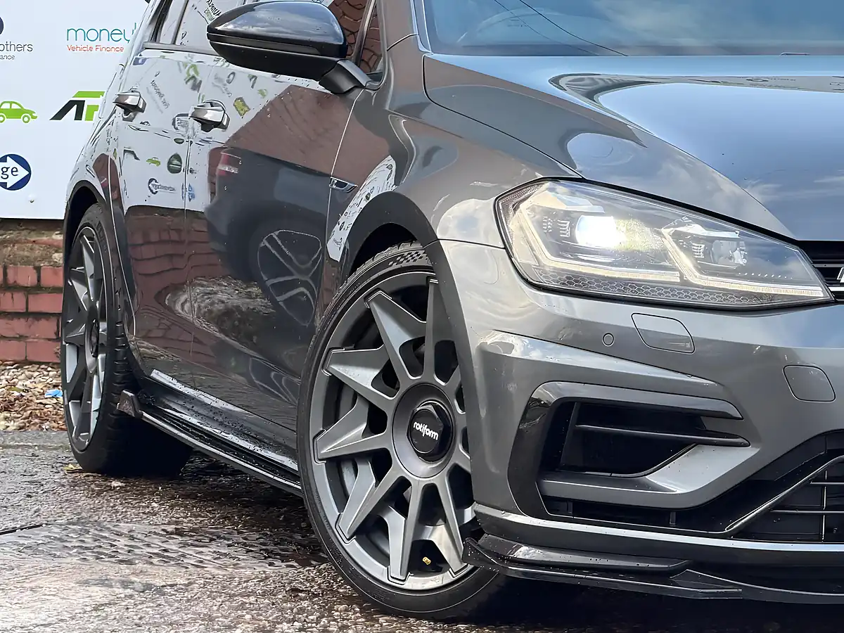 Used 2018 Volkswagen Golf R Grey - Interior and Exterior details 7