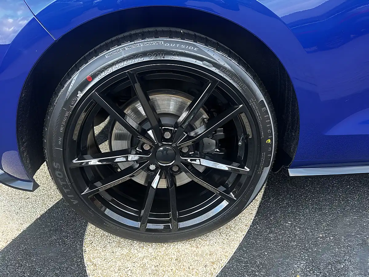 Used 2018 Volkswagen Golf R Lapiz Blue - Interior and Exterior details 10