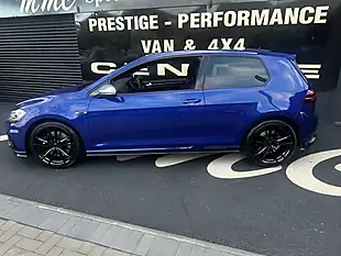 Used 2018 Volkswagen Golf R Lapiz Blue - Interior and Exterior details 2
