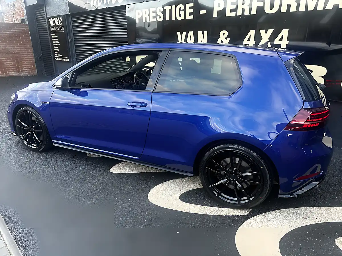 Used 2018 Volkswagen Golf R Lapiz Blue - Interior and Exterior details 5
