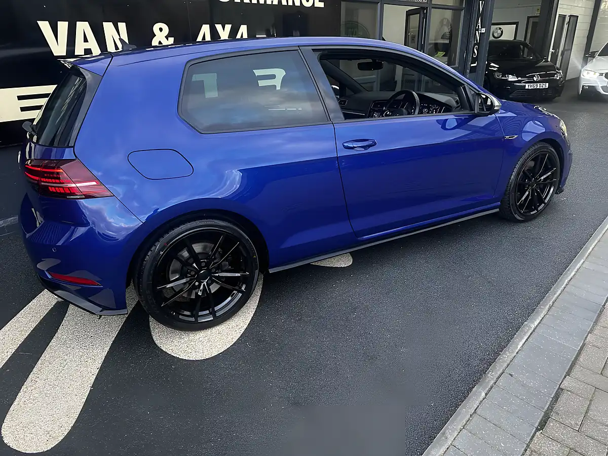 Used 2018 Volkswagen Golf R Lapiz Blue - Interior and Exterior details 6