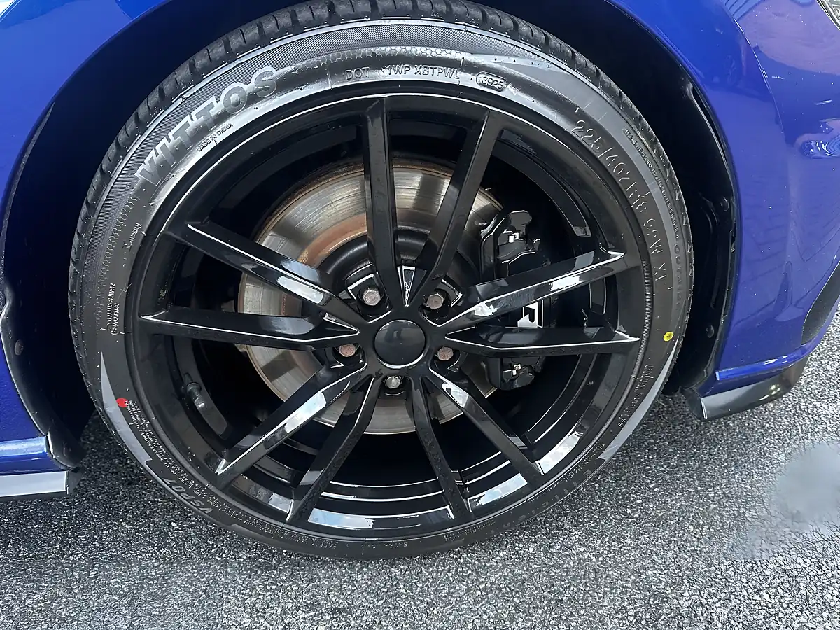 Used 2018 Volkswagen Golf R Lapiz Blue - Interior and Exterior details 8