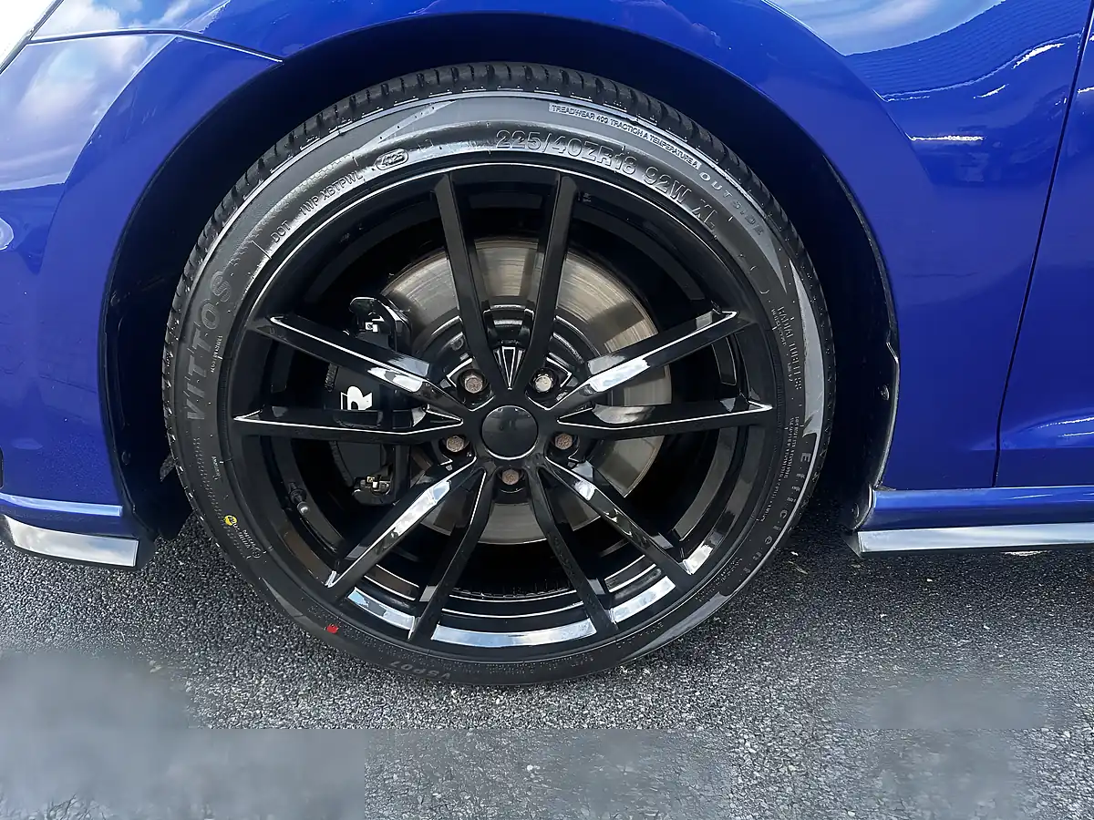 Used 2018 Volkswagen Golf R Lapiz Blue - Interior and Exterior details 9