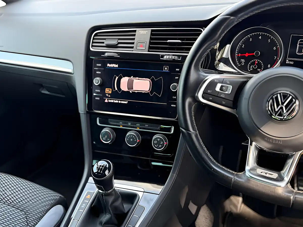 Used 2018 Volkswagen Golf R-Line Atlantic Blue - Interior and Exterior details 16