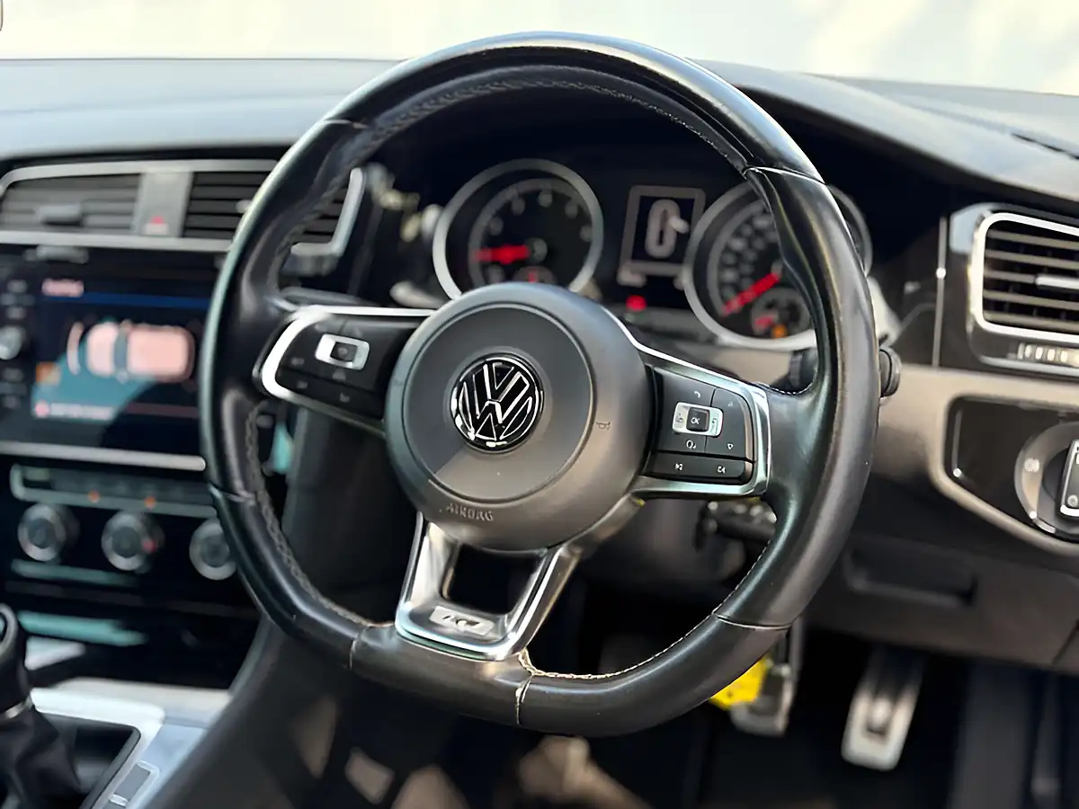 Used 2018 Volkswagen Golf R-Line Atlantic Blue - Interior and Exterior details 17