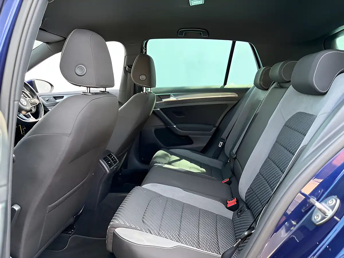 Used 2018 Volkswagen Golf R-Line Atlantic Blue - Interior and Exterior details 18