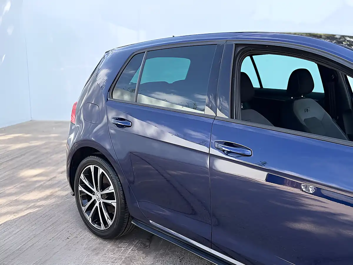 Used 2018 Volkswagen Golf R-Line Atlantic Blue - Interior and Exterior details 4