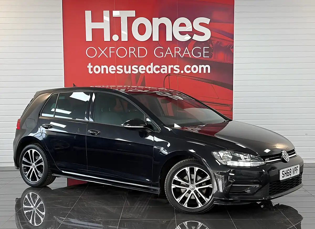 Used 2018 Volkswagen Golf R-Line Black - Front View