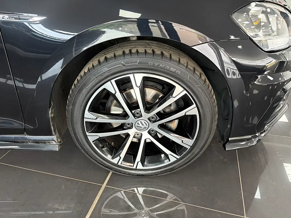 Used 2018 Volkswagen Golf R-Line Black - Interior and Exterior details 14