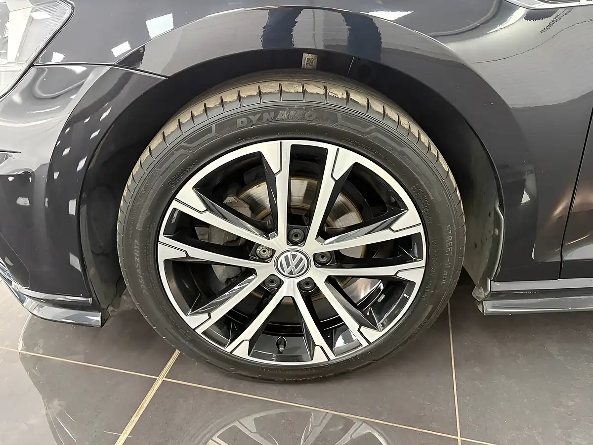 Used 2018 Volkswagen Golf R-Line Black - Interior and Exterior details 20
