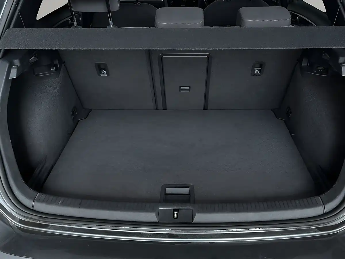 Used 2018 Volkswagen Golf R-Line Grey - Interior and Exterior details 7