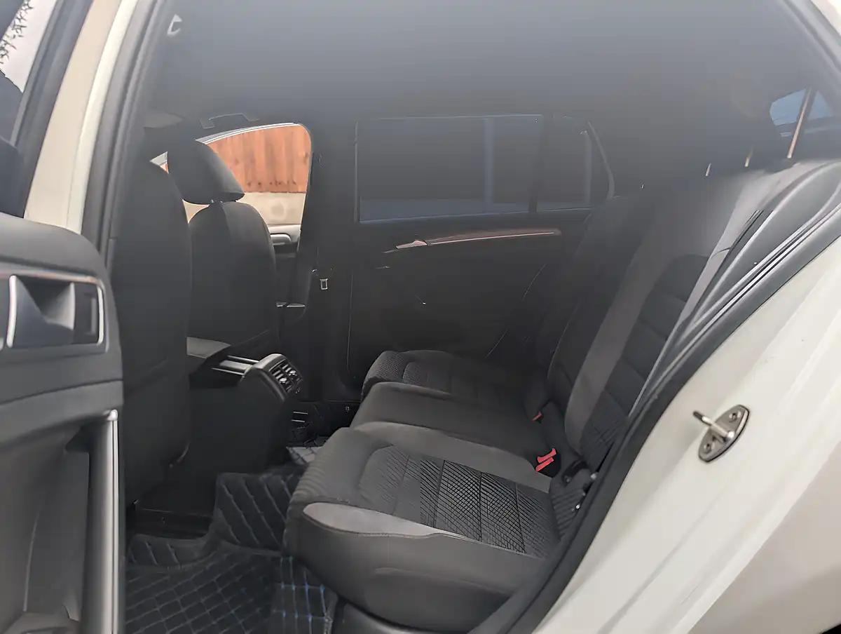 Used 2018 Volkswagen Golf R-Line - Interior and Exterior details 16