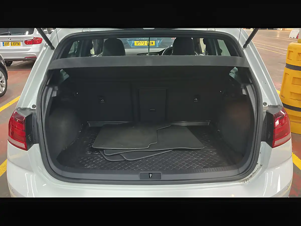 Used 2018 Volkswagen Golf R-Line Pure White - Interior and Exterior details 13